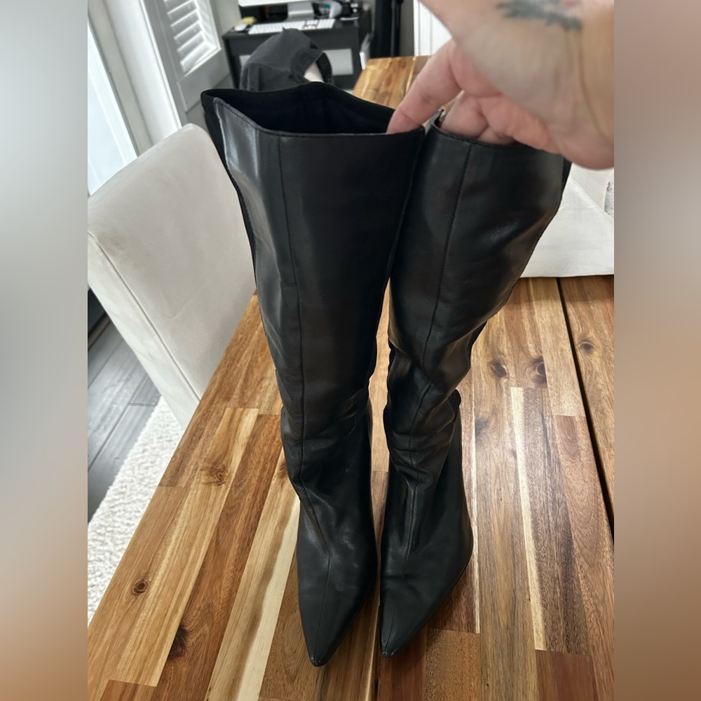 Black heeled boots
